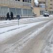 Strat periculos de gheață pe majoritatea străzilor și trotuarelor după fenomenele meteo de la finele săptămânii