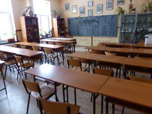 Școala Gimnazială Corocăiești și-a suspendat azi cursurile, din cauza ninsorii și viscolului