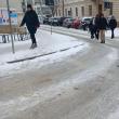 Strat periculos de gheață pe majoritatea străzilor și trotuarelor după fenomenele meteo de la finele săptămânii