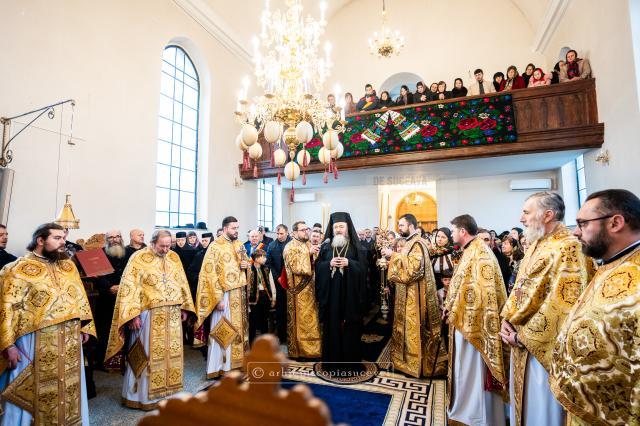 Liturghie arhierească la doi ani de la redeschiderea Mănăstirii Arbore