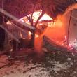 Două clădiri de locuit, distruse în totalitate într-un incendiu