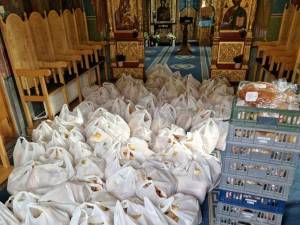 Campania umanitară „Pâinea cea de toate zilele”, pentru ajutorarea familiilor necăjite, continuă, la Fălticeni