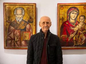 „Nu tu găsești icoana. Icoana te găsește pe tine” – Interviu cu Peter Petersen, colecționar de arta sacră