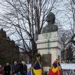 Coroane de flori, la statuia poetului Mihai Eminescu din municipiul Suceava, de Ziua Culturii Naționale