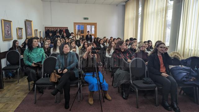 Elevi ai Colegiului Național de Informatică „Spiru Haret” au sărbătorit Ziua Culturii Naționale la Biblioteca Bucovinei