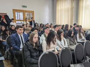 Elevi ai Colegiului Național de Informatică „Spiru Haret” au sărbătorit Ziua Culturii Naționale la Biblioteca Bucovinei (21)