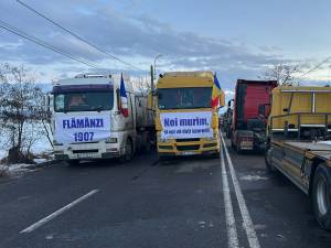 Transportatorii au ieșit și ei cu tirurile