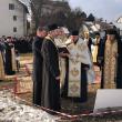Duminică a fost pusă piatra viitoarei biserici a noului așezământ de bătrâni care va fi construit de Arhiepiscopia Sucevei și Rădăuților