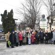 Coroane de flori, la statuia poetului Mihai Eminescu din municipiul Suceava, de Ziua Culturii Naționale. Foto @artistul.studio