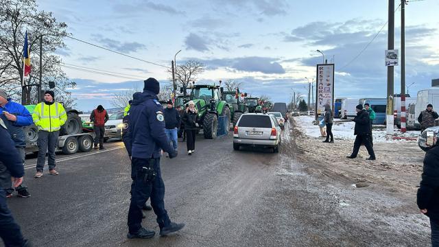 Vama Siret, blocată din nou de fermieri