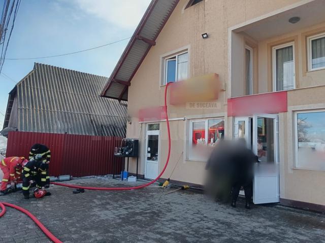 Intervenție cu 8 autospeciale cu apă la un incendiu, la Vicovu de Sus