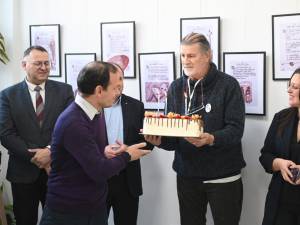 Maestrul Mihai Pânzaru - PIM și-a sărbătorit ziua de naștere printre prieteni și colaboratori, la Galeria Zamca Foto artistul.studio