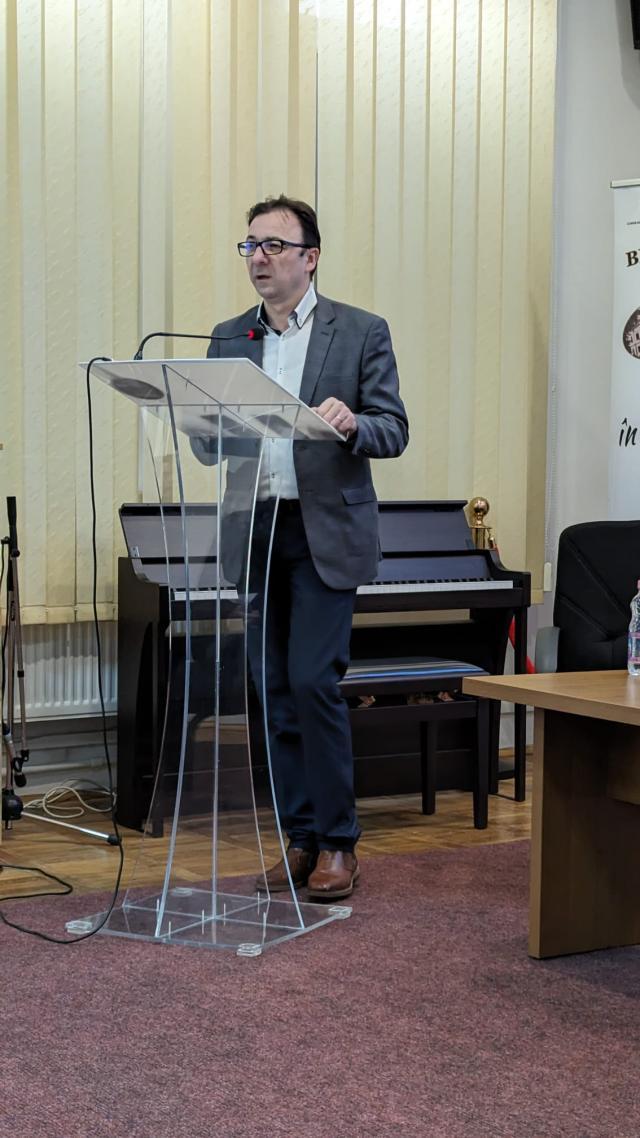 Managerul Bibliotecii Bucovinei, dr. Gheorghe-Gabriel Cărăbuș
