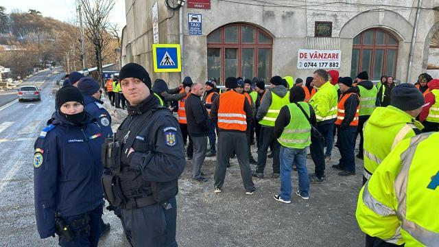 Șoferii de tir ucraineni s-au adunat marți după-amiază în zona centrală a orașului Siret