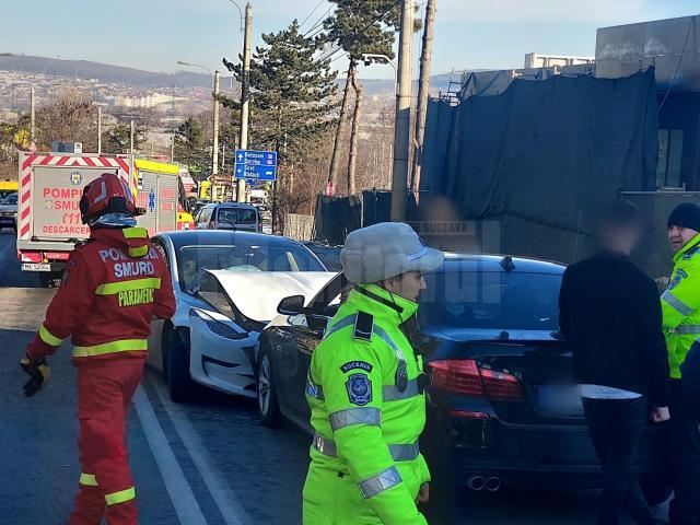 Accidentul de pe Calea Unirii, provocat de un tânăr de 24 de ani, la volanul unei Tesla