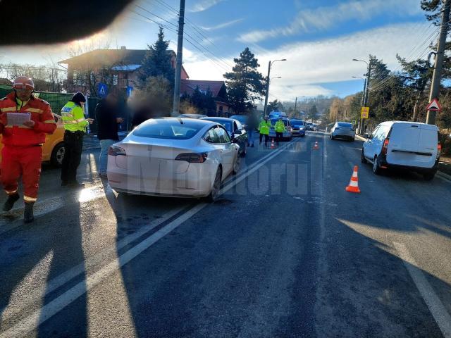 Accidentul de pe Calea Unirii, provocat de un tânăr de 24 de ani, la volanul unei Tesla