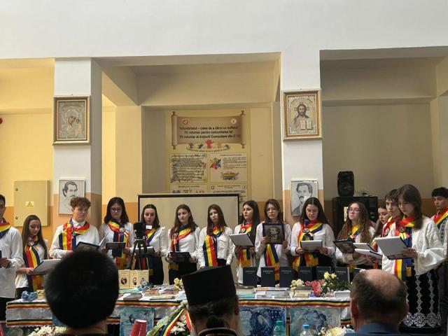 Opera lui Mihai Eminescu a fost prezentată de elevii Colegiului Tehnic din Rădăuți în momentul literar-muzical „Închinare la Luceafăr”