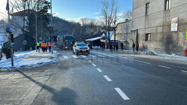 Tiruri ucrainene însoțite de poliție