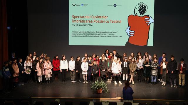 Concursul de interpretare poezii s-a desfășurat în sala teatrului și a cuprins trei secțiuni