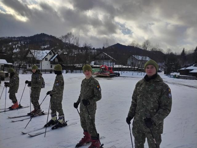 Instrucție pe schiuri, pentru elevii militari câmpulungeni