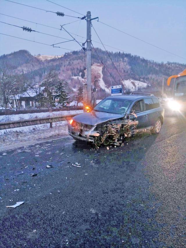 Un bărbat a murit după ce mașina pe care o conducea a fost lovită de un alt autoturism intrat pe contrasens