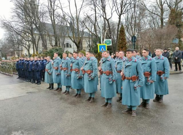 Ceremonia militară și cea religioasă vor avea loc miercuri, 24 ianuarie, de la ora 11.00, în apropierea statuii lui Alexandru Ioan Cuza, de pe Aleea Unioniștilor