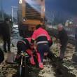 Un băiat de 14 ani a scăpat ca prin minune cu viață după ce a fost lovit de o locomotivă, ...