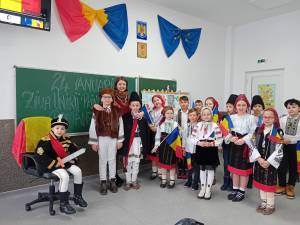 Sceneta „Moș Ion Roată și Unirea”, interpretată de elevii școlii din Bilca