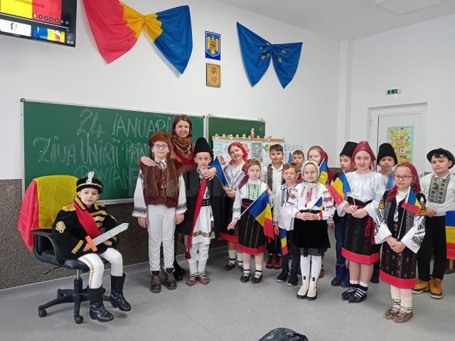 Sceneta „Moș Ion Roată și Unirea”, interpretată de elevii școlii din Bilca