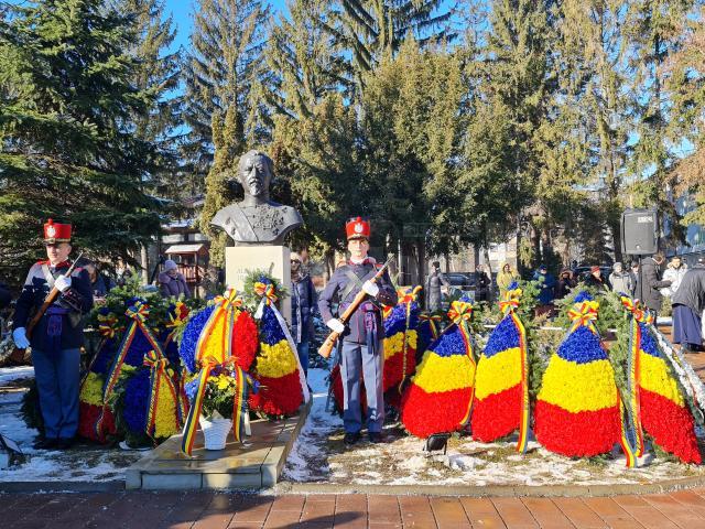 Hora Unirii, ceremonial religios și militar și depuneri de coroane, la Suceava, la 165 de ani de la Mica Unire