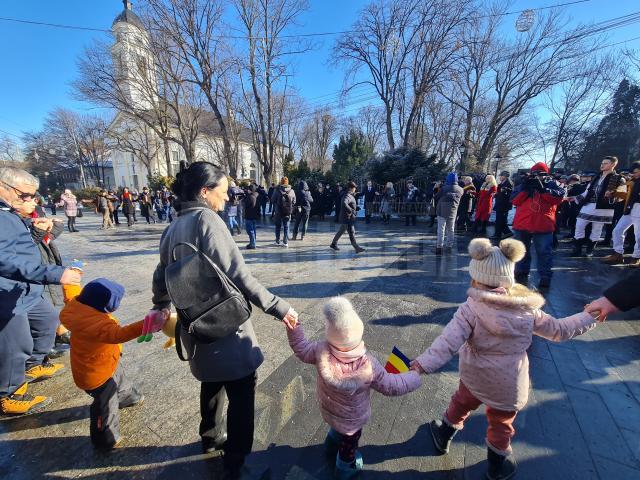 Hora Unirii, ceremonial religios și militar și depuneri de coroane, la Suceava, la 165 de ani de la Mica Unire