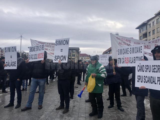 Aproape 100 de suceveni au protestat contra liderului AUR George Simion