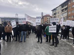 Aproape 100 de suceveni au protestat contra liderului AUR George Simion