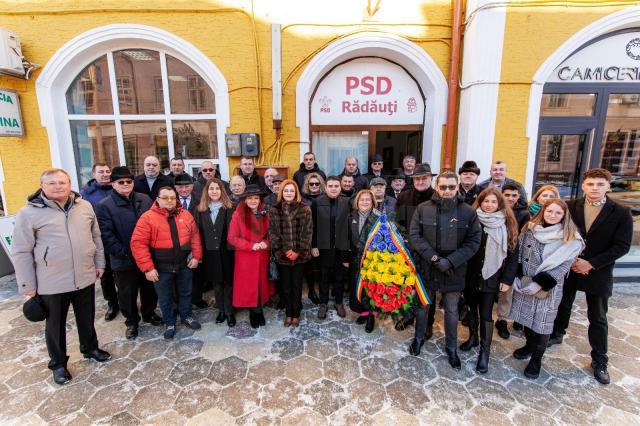 Social-democrații rădăuțeni au depus coroane de flori la bustul lui Alexandru Ioan Cuza