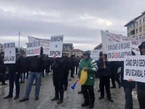 Aproape 100 de suceveni au protestat contra liderului AUR, George Simion