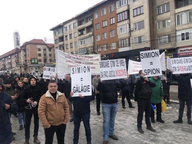 Aproape 100 de suceveni au protestat contra liderului AUR, George Simion