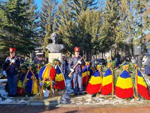 Hora Unirii, ceremonial religios și militar și depuneri de coroane, la Suceava, la 165 de ani de la Mica Unire