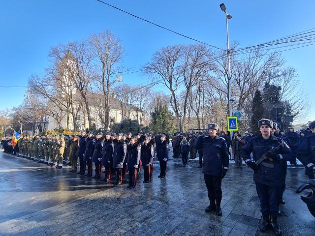 Hora Unirii, ceremonial religios și militar și depuneri de coroane, la Suceava, la 165 de ani de la Mica Unire