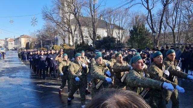 Hora Unirii, ceremonial religios și militar și depuneri de coroane, la Suceava, la 165 de ani de la Mica Unire