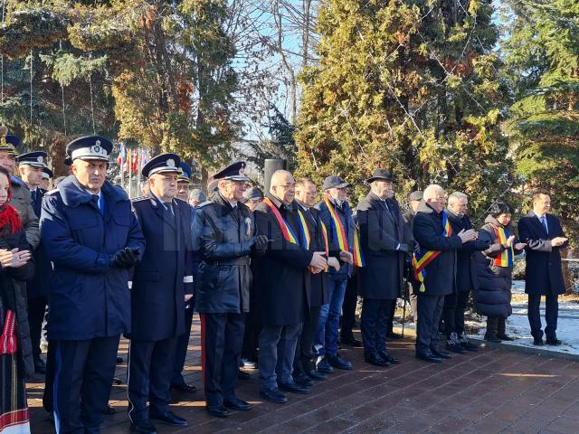 Hora Unirii, ceremonial religios și militar și depuneri de coroane, la Suceava, la 165 de ani de la Mica Unire