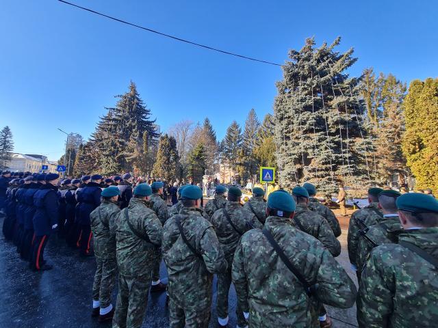 Hora Unirii, ceremonial religios și militar și depuneri de coroane, la Suceava, la 165 de ani de la Mica Unire