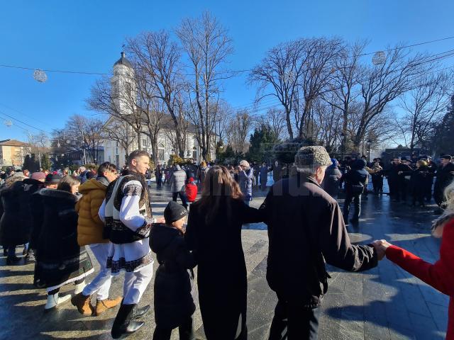 Hora Unirii, ceremonial religios și militar și depuneri de coroane, la Suceava, la 165 de ani de la Mica Unire