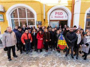 Social-democrații rădăuțeni au depus coroane de flori la bustul lui Alexandru Ioan Cuza
