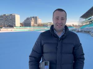 Lucian Harșovschi a prezentat pista de atletism acoperită de zăpadă, sub care se află stratul de zgură refăcut de numeroase ori, dar și proiectul de modernizare, realizat de Bogdan Adomniței