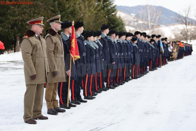 Peste 500 de profesori și elevi au participat la spectacol „10 pentru folclor: Hai să dăm mână cu mână!”, desfășurat la Colegiul Militar