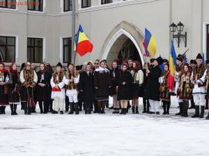 Peste 500 de profesori și elevi au participat la spectacol „10 pentru folclor: Hai să dăm mână cu mână!”, desfășurat la Colegiul Militar