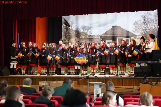 Spectacolul „10 pentru folclor: Hai să dăm mână cu mână!”, organizat la Colegiul Național Militar „Ștefan cel Mare”