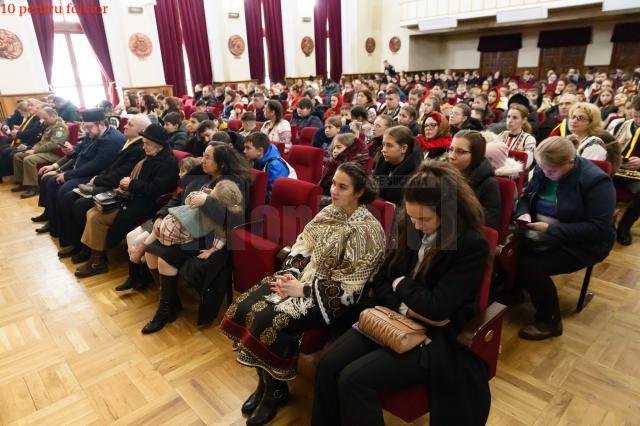 Spectacolul „10 pentru folclor: Hai să dăm mână cu mână!”, organizat la Colegiul Național Militar „Ștefan cel Mare”