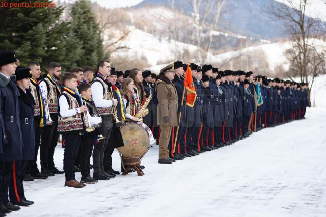 Spectacolul „10 pentru folclor: Hai să dăm mână cu mână!”, organizat la Colegiul Național Militar „Ștefan cel Mare”