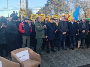 Miting împotriva lui Gheorghe Flutur, cu membri și simpatizanți AUR